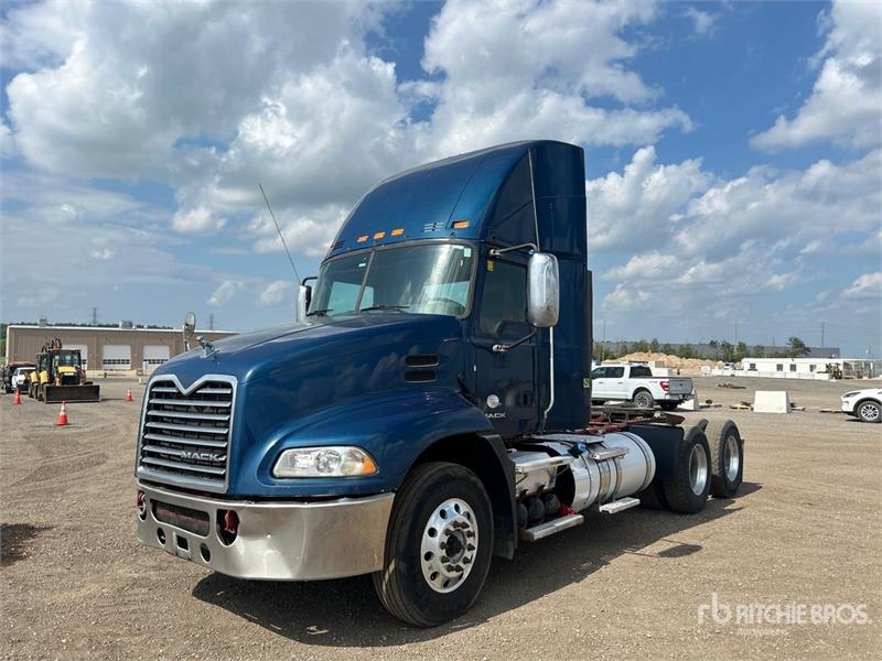 Mack CXU613