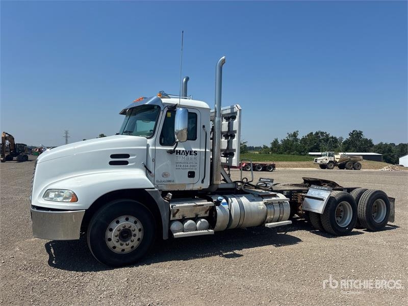 Mack CXU613
