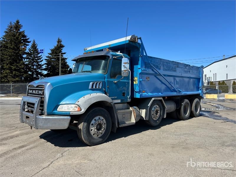 Mack GU813