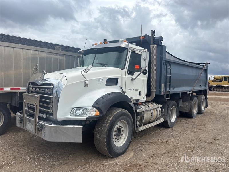 Mack GU813