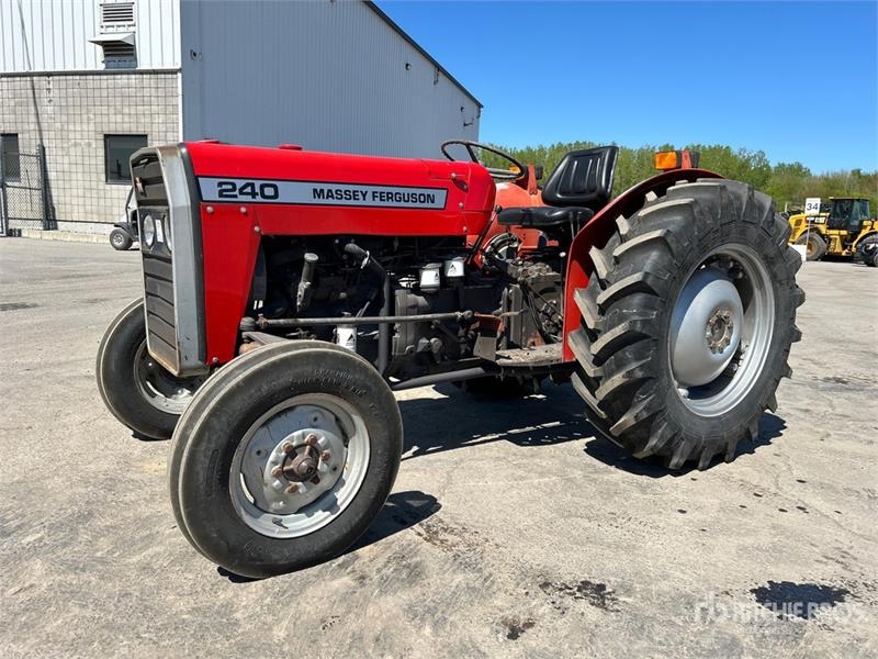 Massey Ferguson 240