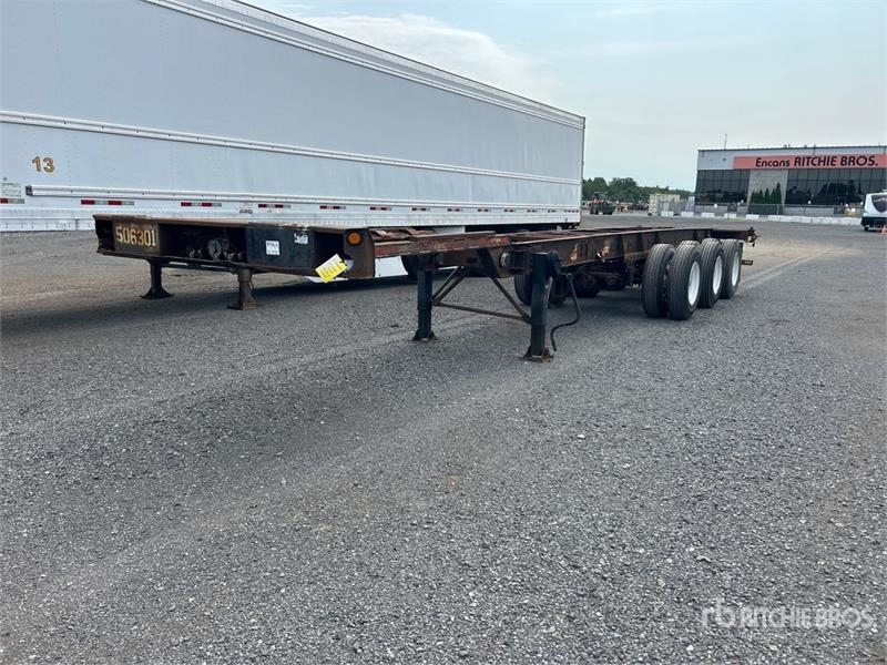 Max Atlas 40 ft Tri/A Extendable Container Trailer