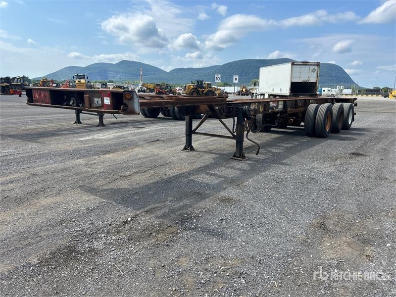 Max Atlas 40 ft Tri/A Extendable Container Trailer