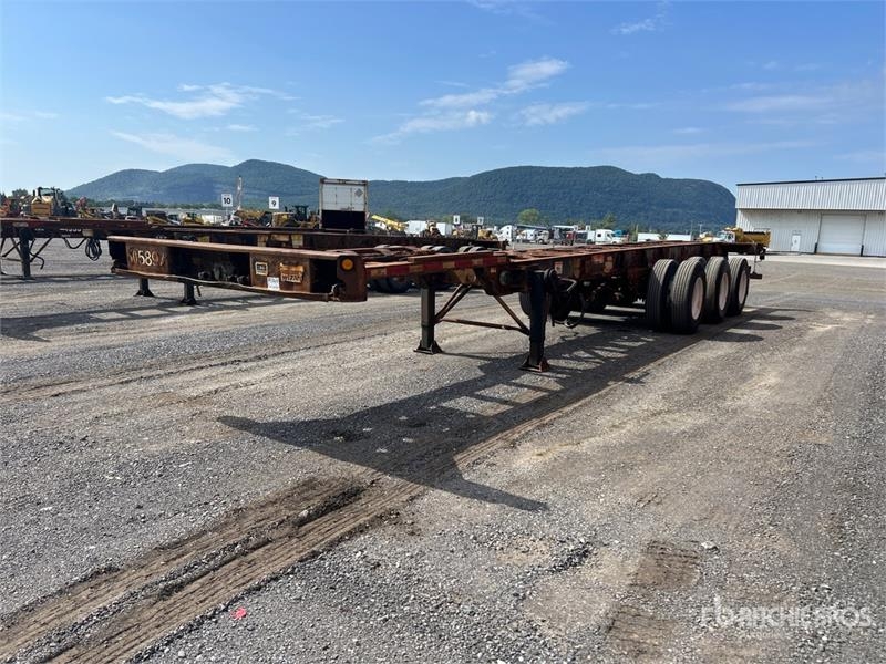 Max Atlas 40 ft Tri/A Extendable Container Trailer