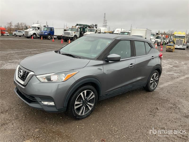 Voiture Nissan REBUILT Kicks SR 2WD SUV — occasion 2019