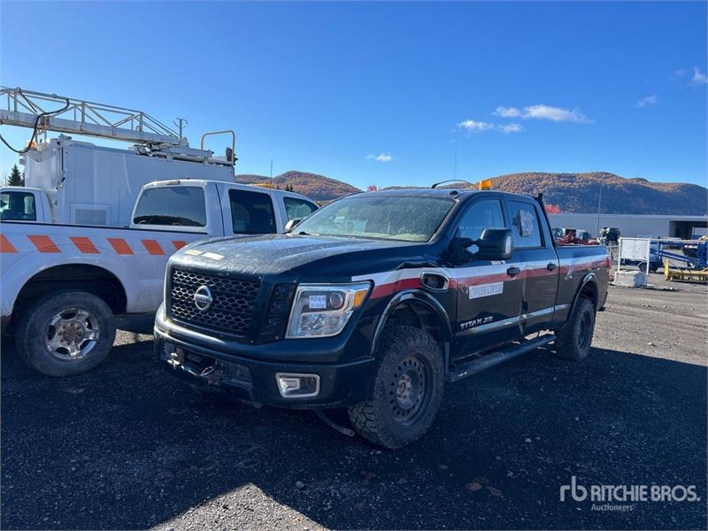 Fourgon utilitaire Nissan Titan 4x4 Crew Cab Pickup (Inoperable) — occasion 2017