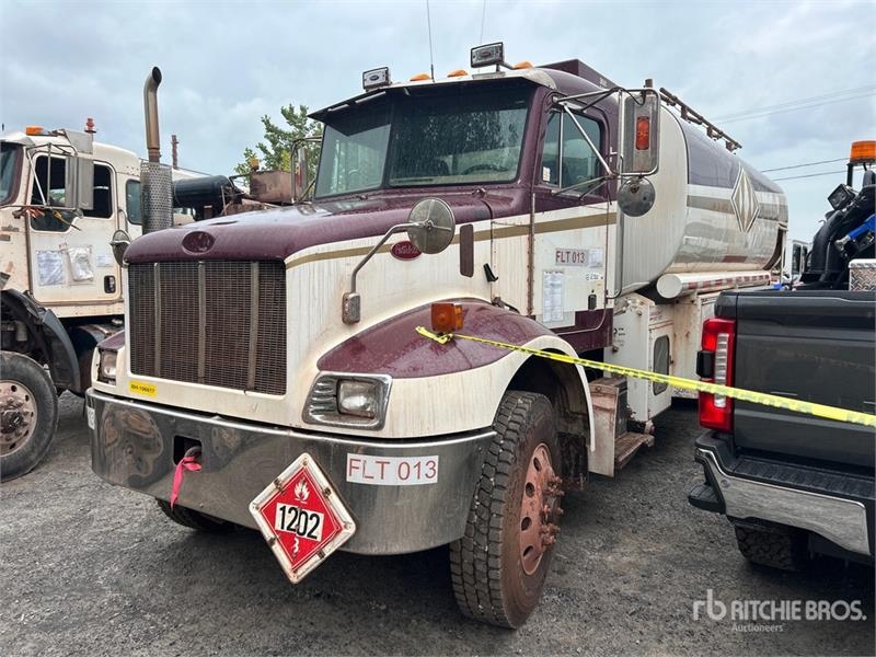 Camion citerne Peterbilt 330 12000 L 4x2 Fuel — occasion 2004