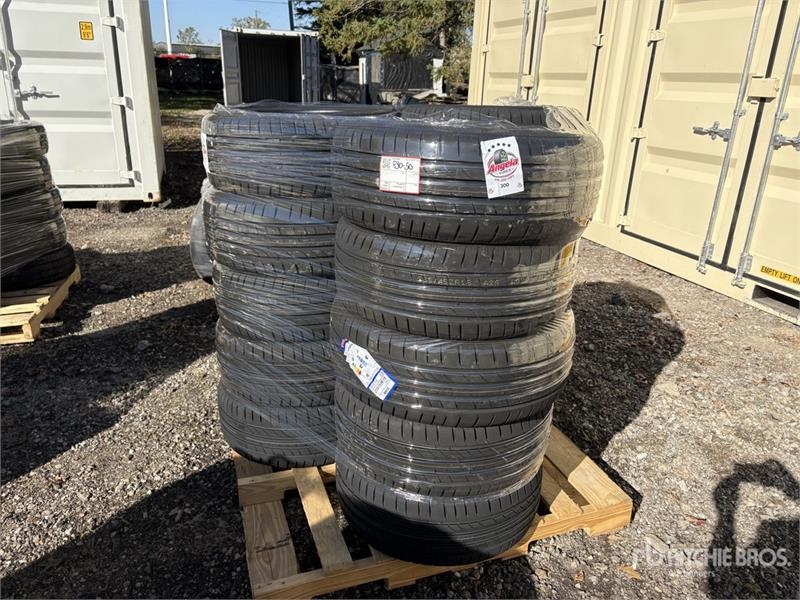 Pneu, roue et jante Quantity of (15) 235/45ZR18 Tires — occasion