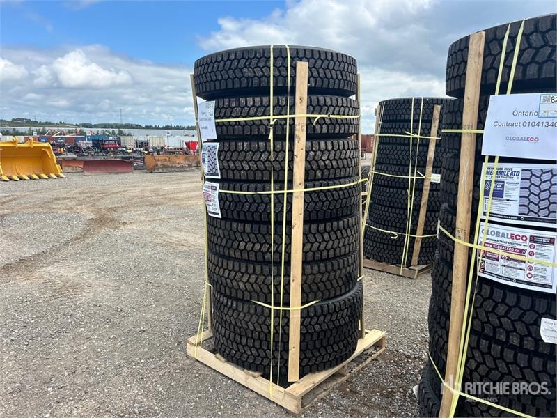 Pneu, roue et jante Quantity of (8) Snow Traction Retread 11R22.5 Tire — occasion