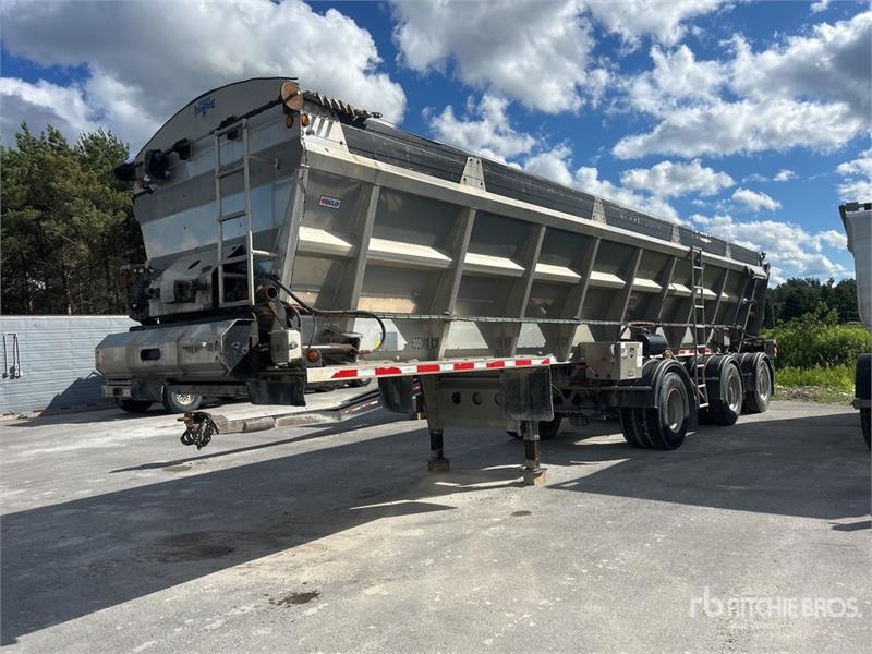 Raglan 38 ft Tri/A Live Bottom Trailer