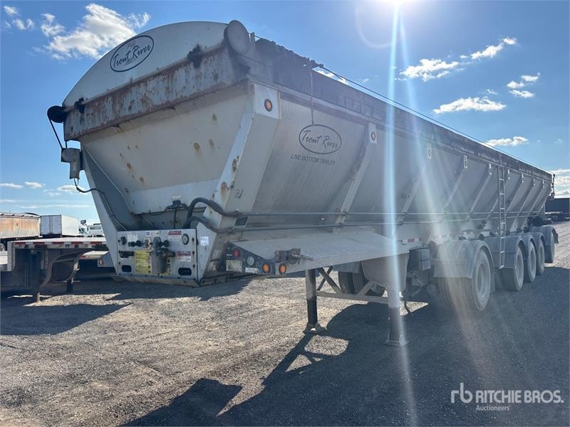 Semi-remorque à fond mouvant Trout River 46 ft 5/Axle Live Bottom — occasion 2014