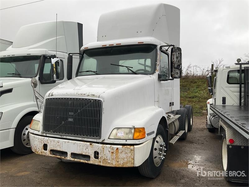 Tracteur routier Volvo VN — occasion 1999