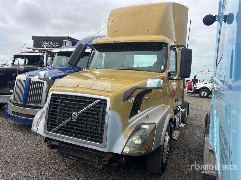 Tracteur routier Volvo VNL — occasion 2012