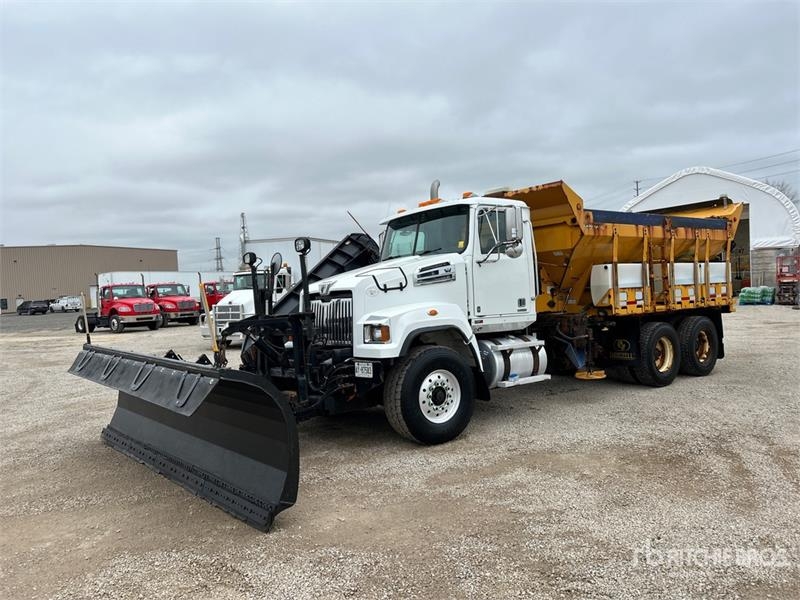 Camion municipal Western 4700 SF 6x4 Snow Plow — occasion 2016