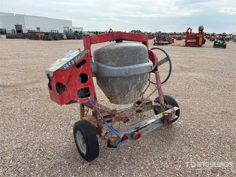 Bétonnière Altrad Betonniere 1 Essieu S/A Portable Concrete Mixer Po — occasion