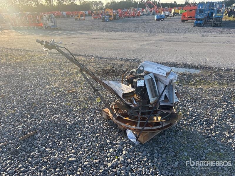 Truelle mécanique Atlas Copco BG370H6S Power Trowel — occasion 2012