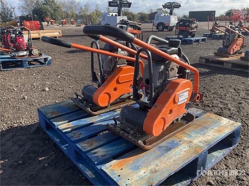 Plaque vibrante Belle of (2) Belle LC3251 Vibratory Plate Compactor — occasion