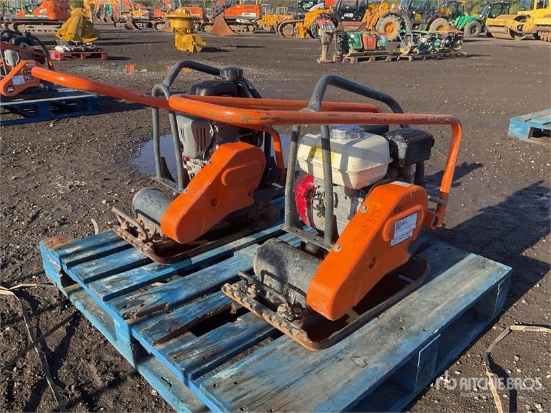 Plaque vibrante Belle of (2) Belle LC3251 Vibratory Plate Compactor — occasion 2015