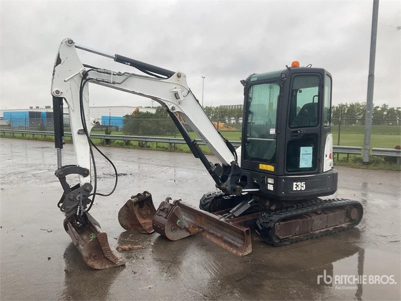 Mini-pelle Bobcat E35 — occasion 2018, 3 858 h