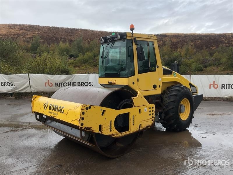Rouleau monocylindre Bomag BW213DH — occasion 2015, 5 700 h