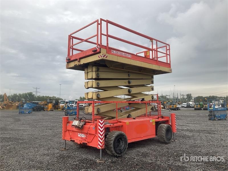 Nacelle à ciseaux Holland HL-220 D25 4x4 Diesel — occasion 2018, 3 419 h