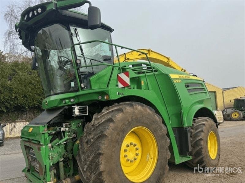 John Deere 8300