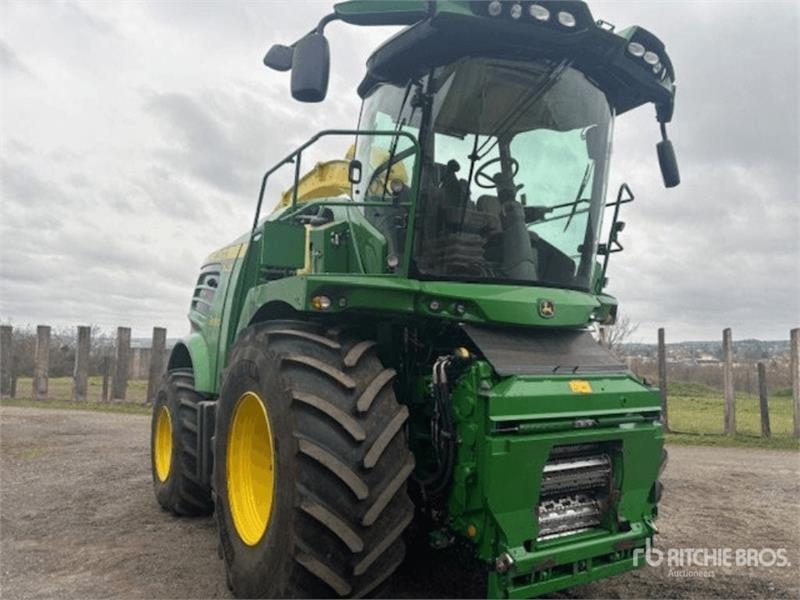 John Deere 8300