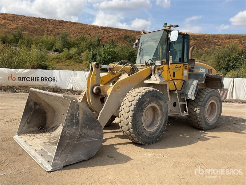 Komatsu WA320