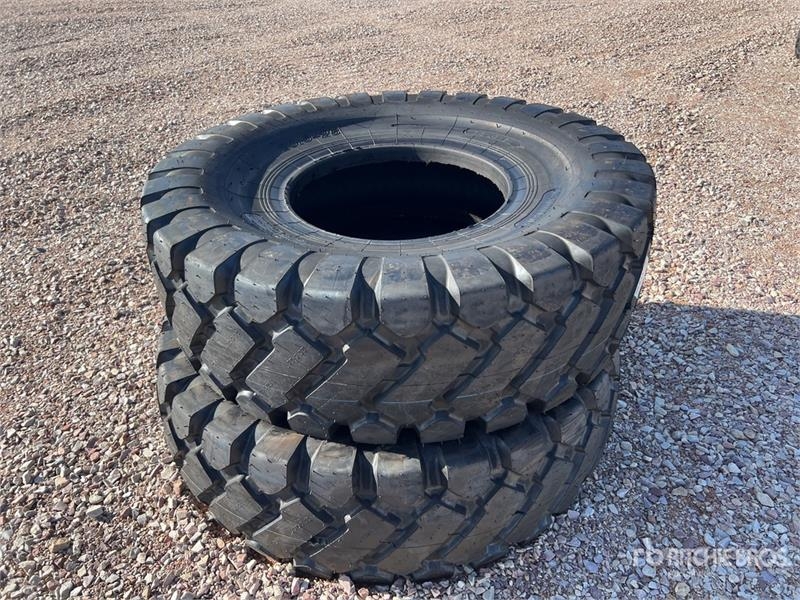 Pneu, roue et jante Montana of (2) Montana 20.5-25 E3/L3, TL Tires — occasion