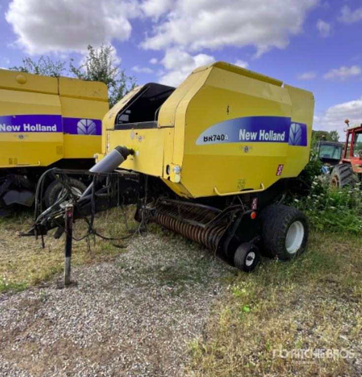 Presse à balles rondes New Holland BR740A — occasion 2006