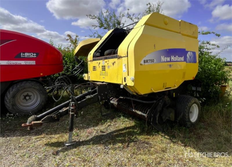 Presse à balles rondes New Holland BR750A — occasion 2006