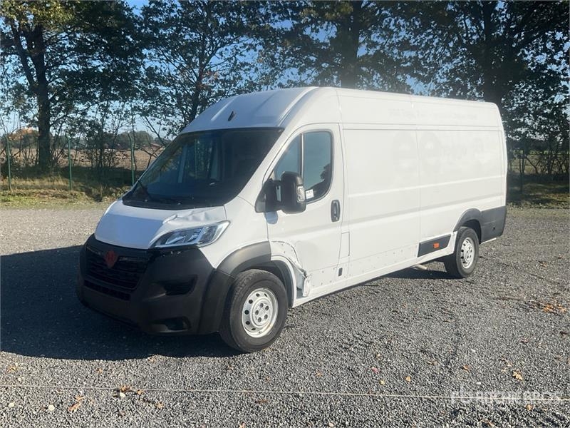 Fourgon utilitaire Opel Movano Cargo Van — occasion