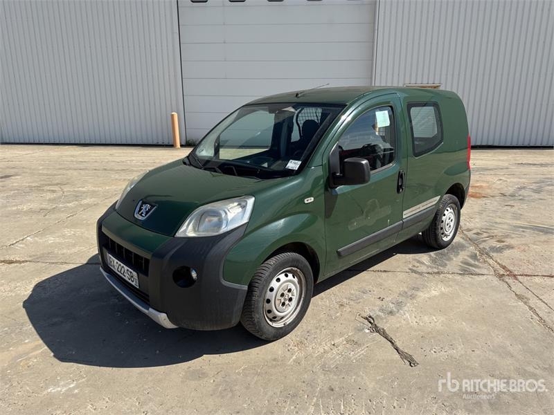 Fourgon utilitaire Peugeot Bipper Vehicule Utilitaire Cargo Van — occasion 2011