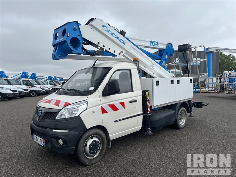 Piaggio 16A on Piaggio LR NP6 4x2 Camion Nacelle Bucket Tr