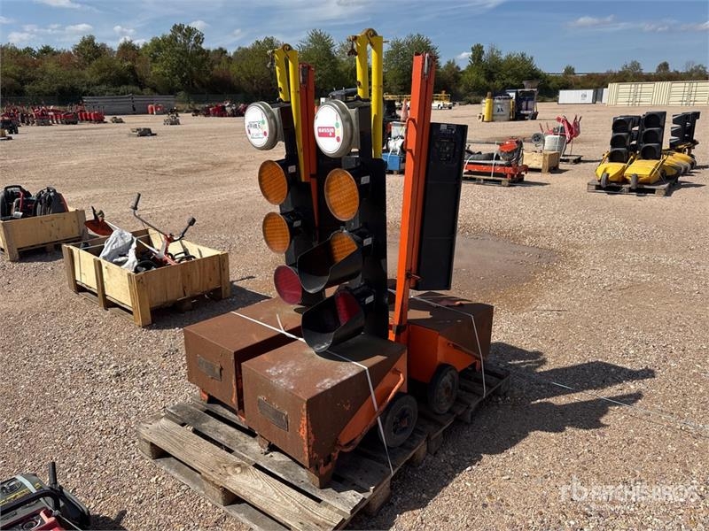 Tour d'éclairage Qte De Feux Tricolores Qty Of Traffic Light — occasion