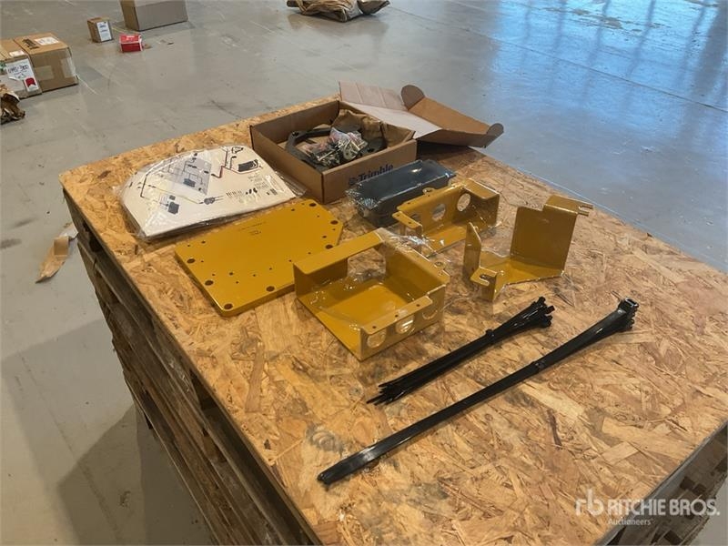 Trimble Quantity of (1) - Base, Cat D6T T4F — occasion