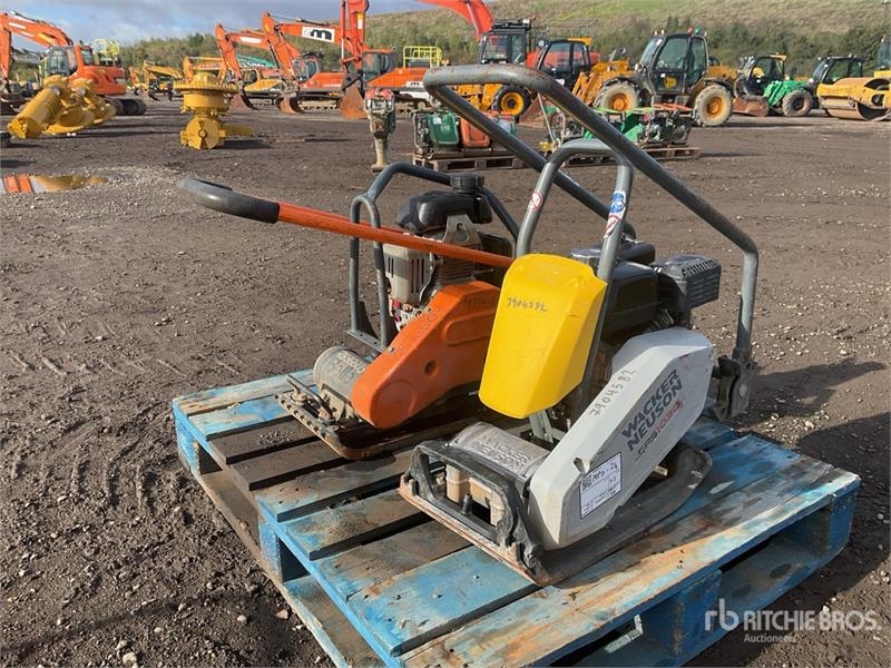 Plaque vibrante Quantity of (2) Vibratory Plate Compactor — occasion