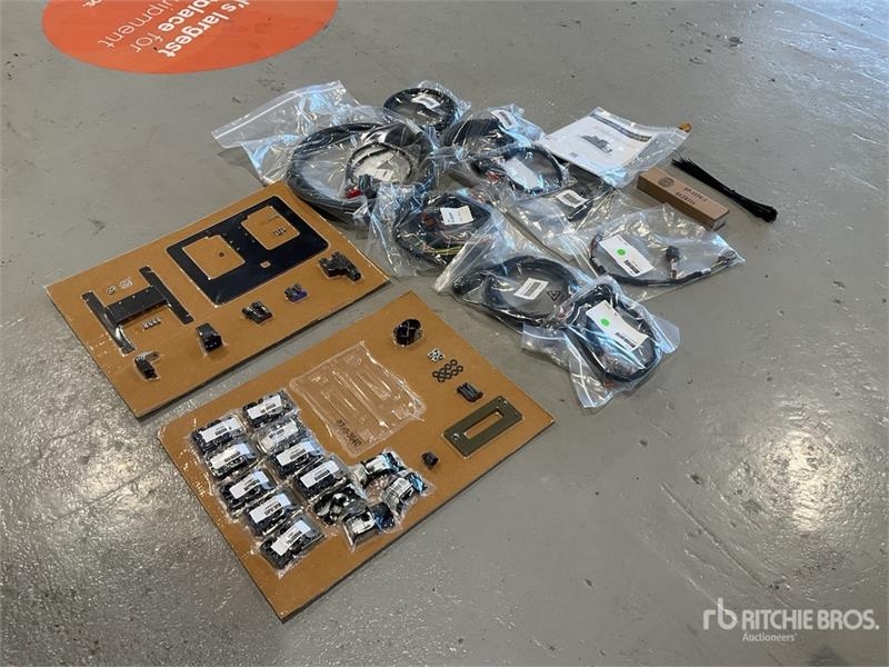 Trimble Quantity of (3) Kit - Base, Cat D8T — occasion
