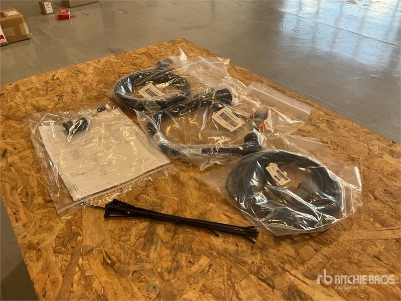 Trimble Quantity of (5) - Base, Cat, Dozer, D6T T4 — occasion