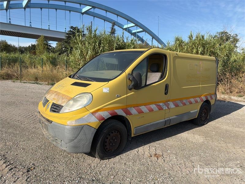 Fourgon utilitaire Renault Trafic — occasion 2010
