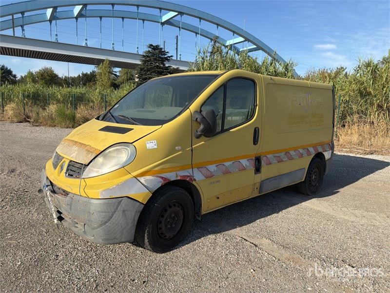 Fourgon utilitaire Renault Trafic — occasion 2010