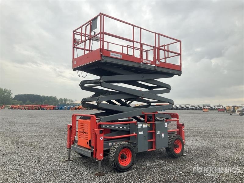 Nacelle à ciseaux SkyJack SJ8841 4x4 Diesel — occasion 2018, 1 347 h