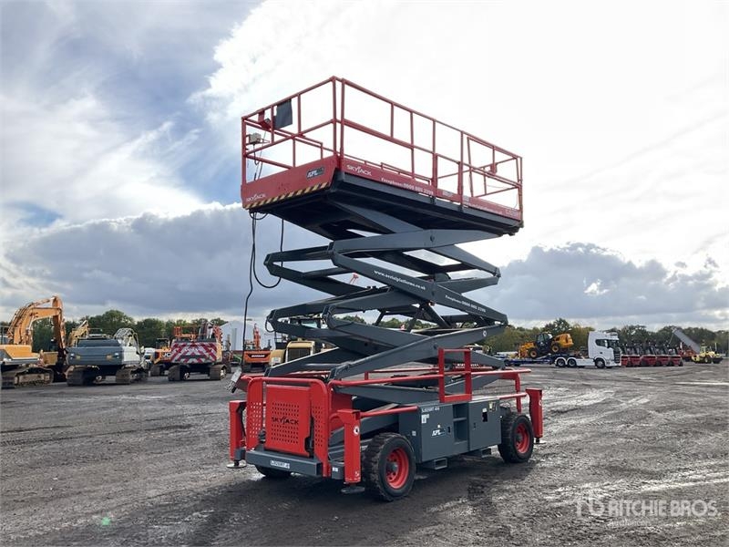 Nacelle à ciseaux SkyJack SJ9250RT 4x4 Diesel — occasion 2014, 2 867 h