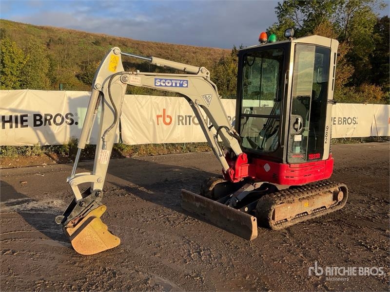 Mini-pelle Takeuchi TB23R Mini — occasion 2021, 1 197 h