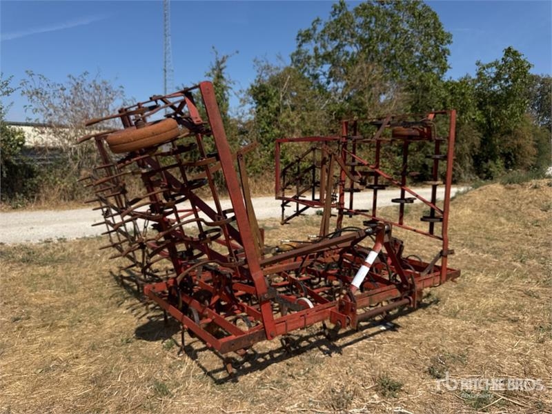 Vibroculteur Porte 5.4 m 3-Point Cultivator
