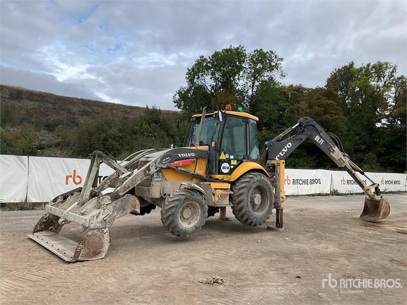 Tractopelle Volvo BL71 — occasion 2007, 3 272 h