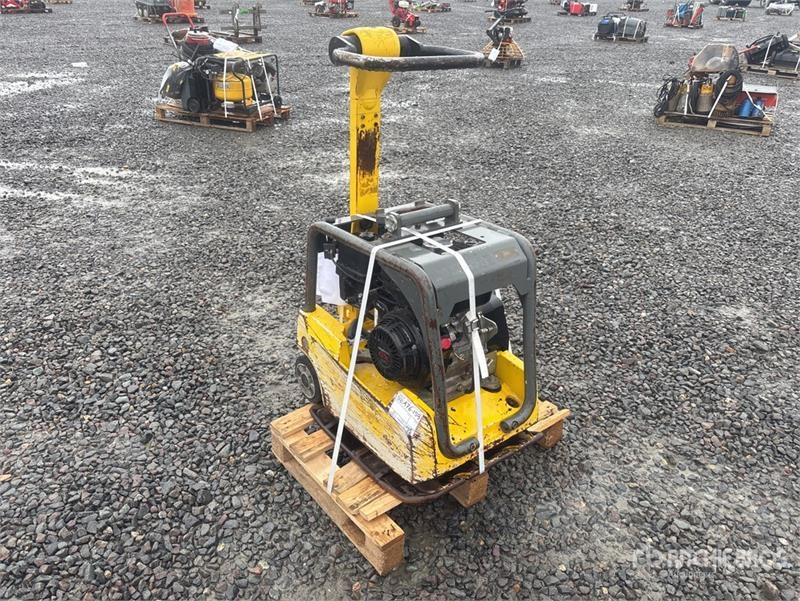 Plaque vibrante Wacker Neuson BPU3750Ats Vibratory Plate Compactor — occasion 2017