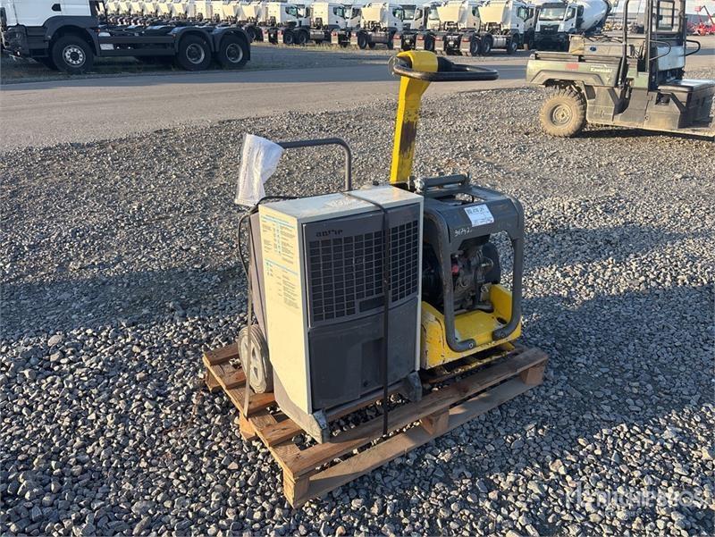 Plaque vibrante Wacker Neuson BPU3750Ats Vibratory Plate Compactor — occasion 2016