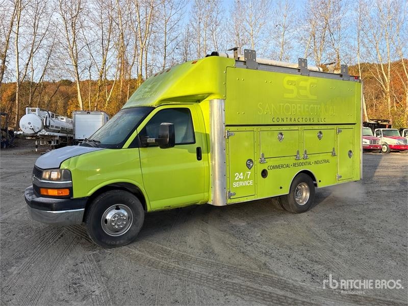 Utilitaire benne Chevrolet Express G3500 4x2 Utility — occasion 2010