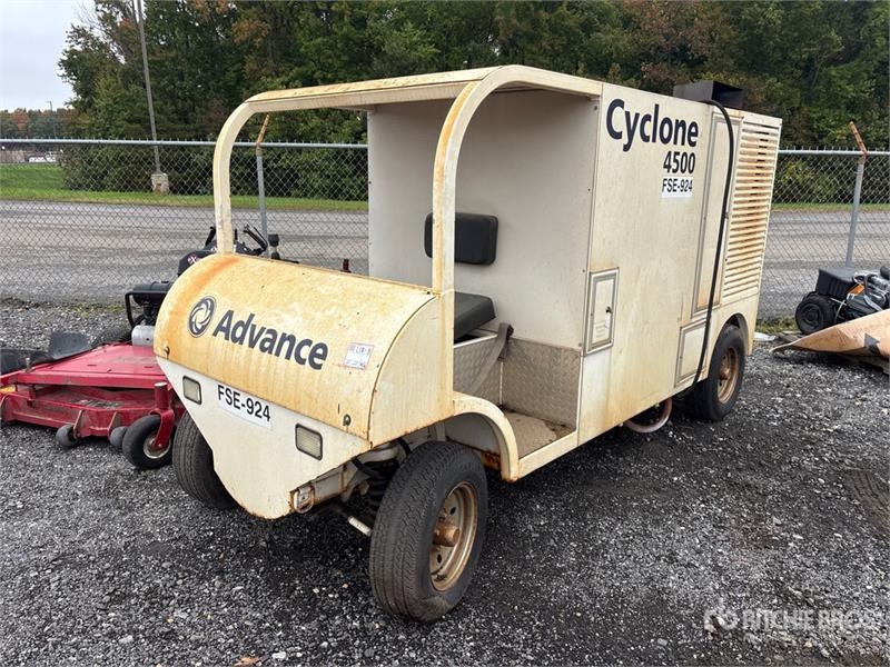 Balayeuse Cyclone 4500 4ws Sweeper — occasion 2009